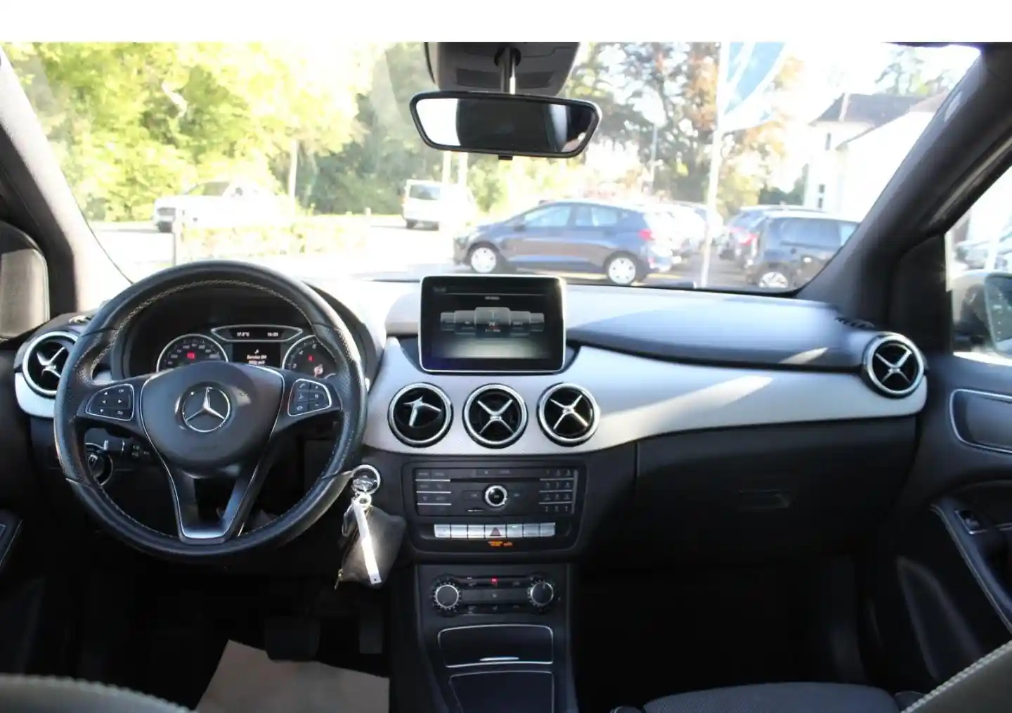Mercedes-Benz B 200