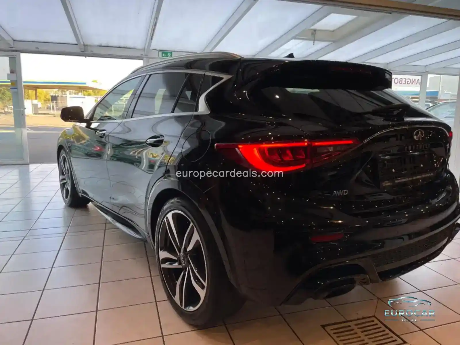 Infiniti Q30