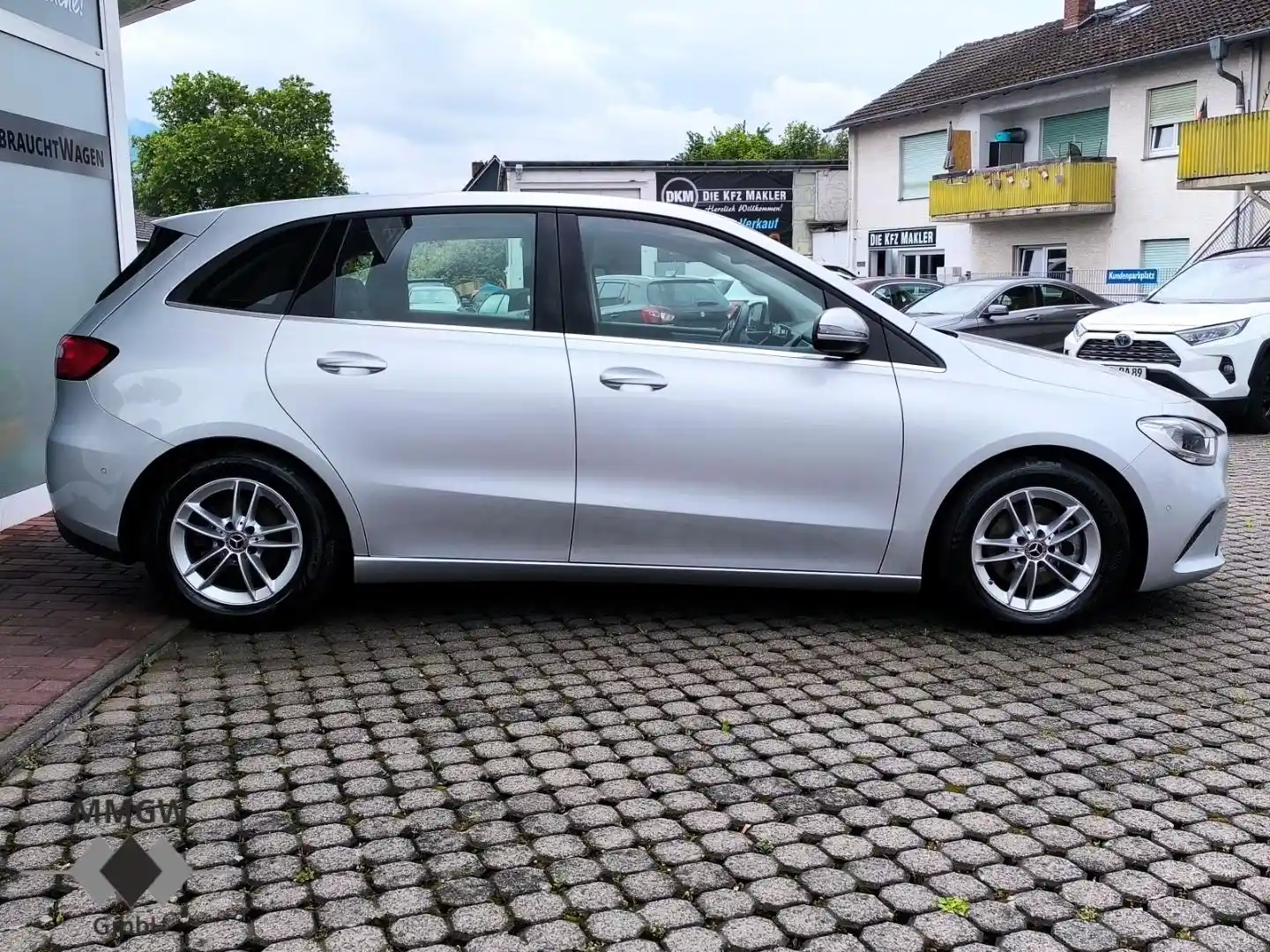 Mercedes-Benz B 180