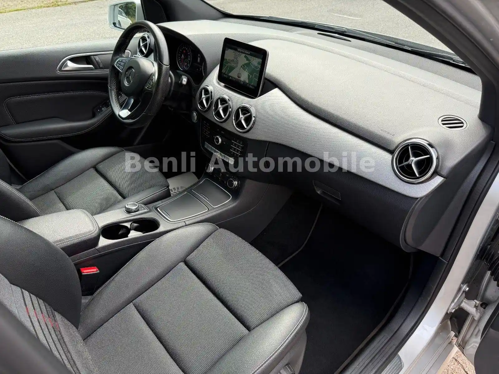 Mercedes-Benz B 200