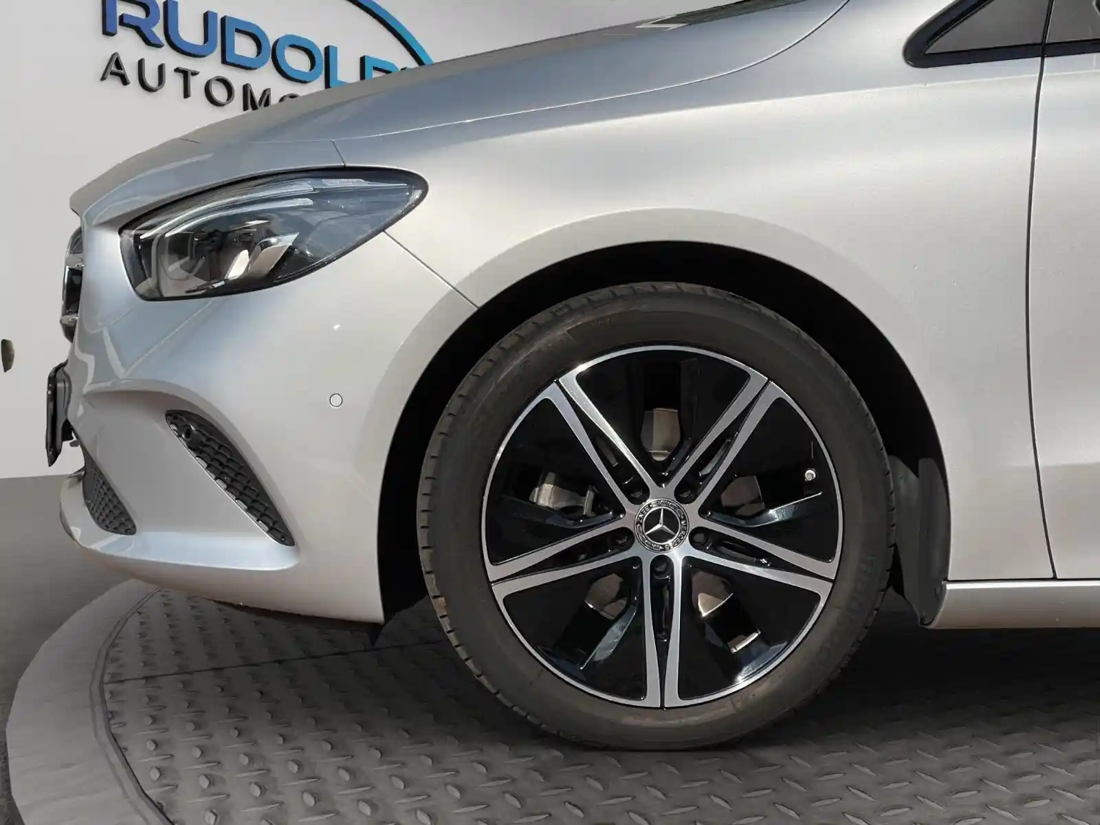 Mercedes-Benz B 200