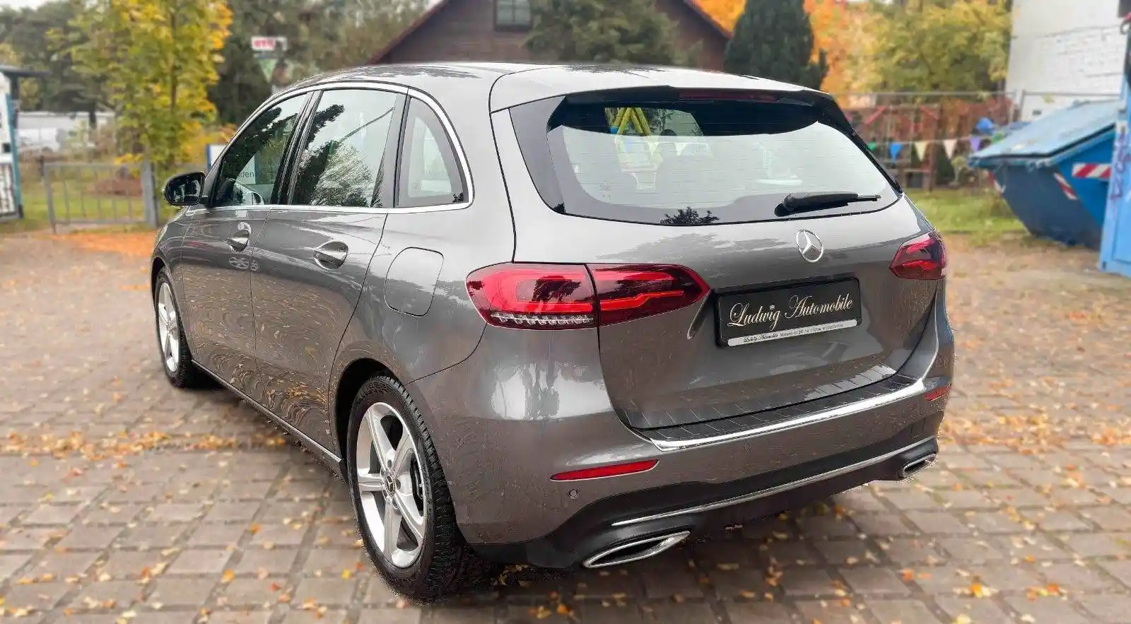 Mercedes-Benz B 180
