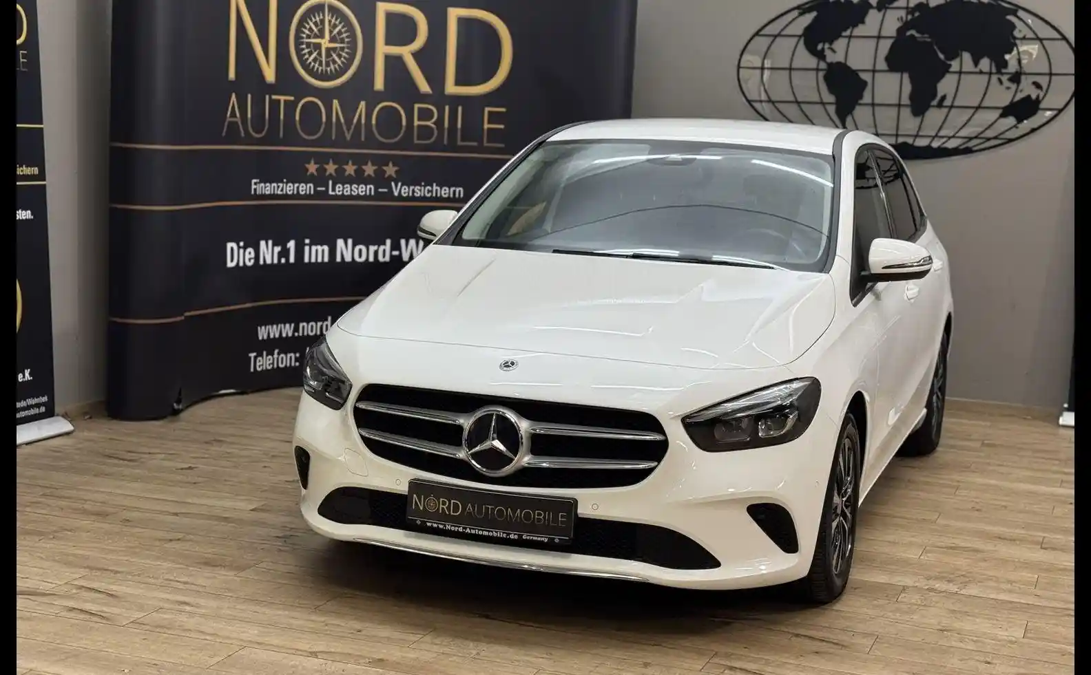 Mercedes-Benz B 180