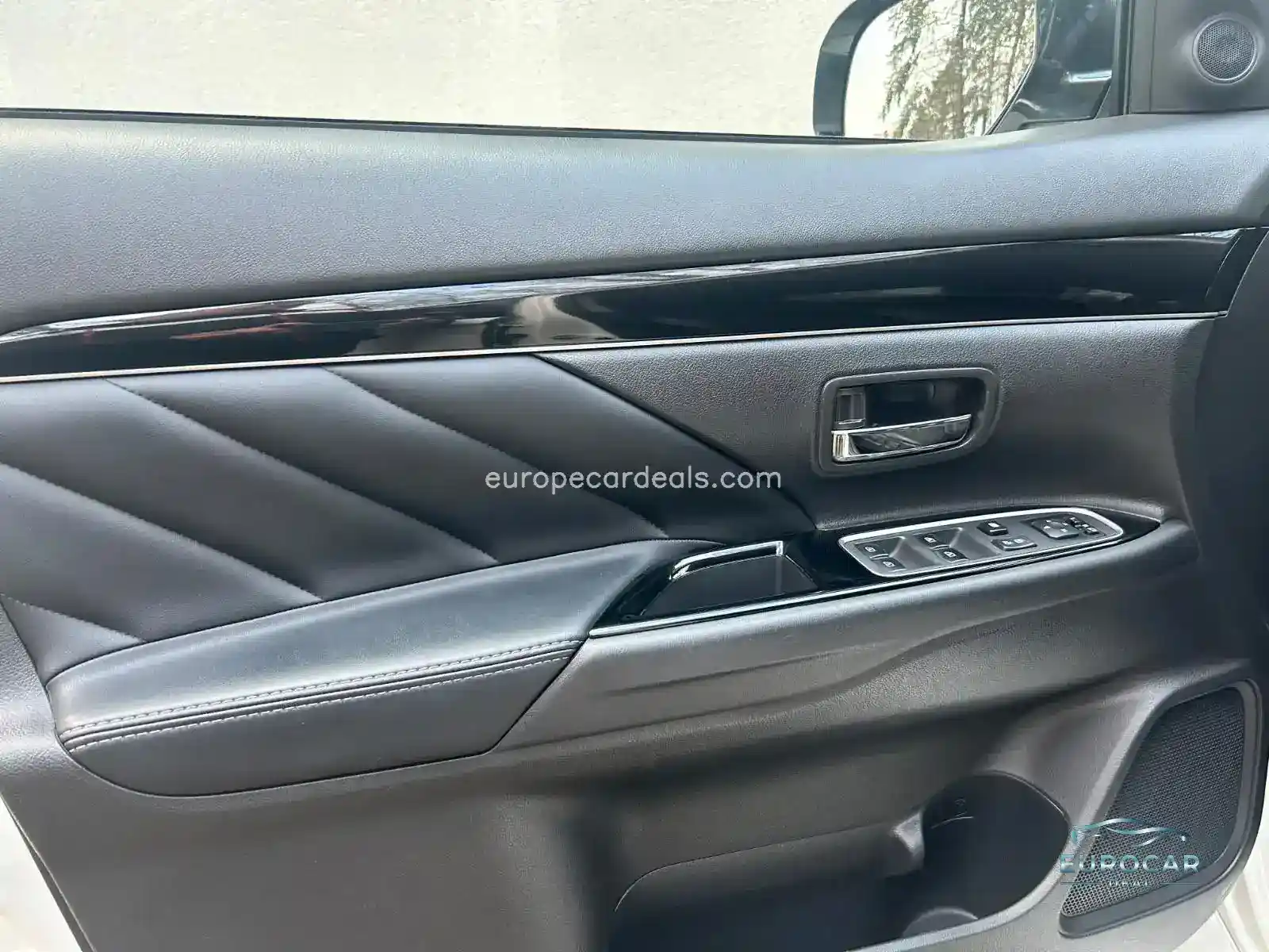 Mitsubishi Plug-in Hybrid Outlander