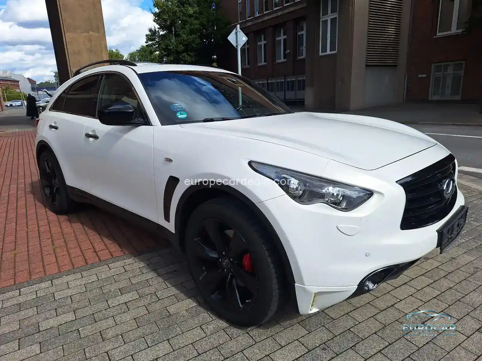 Infiniti QX70