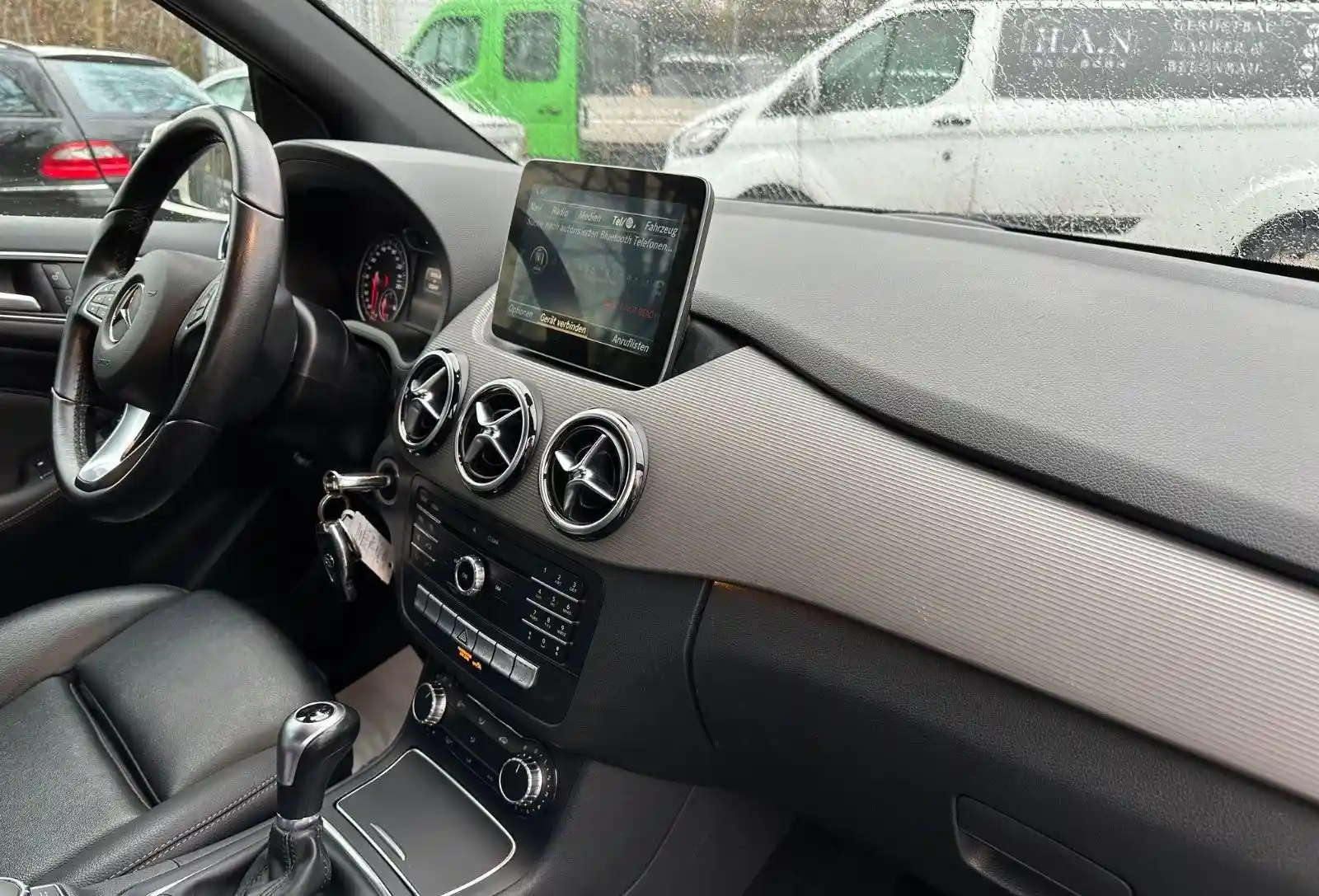 Mercedes-Benz B 180
