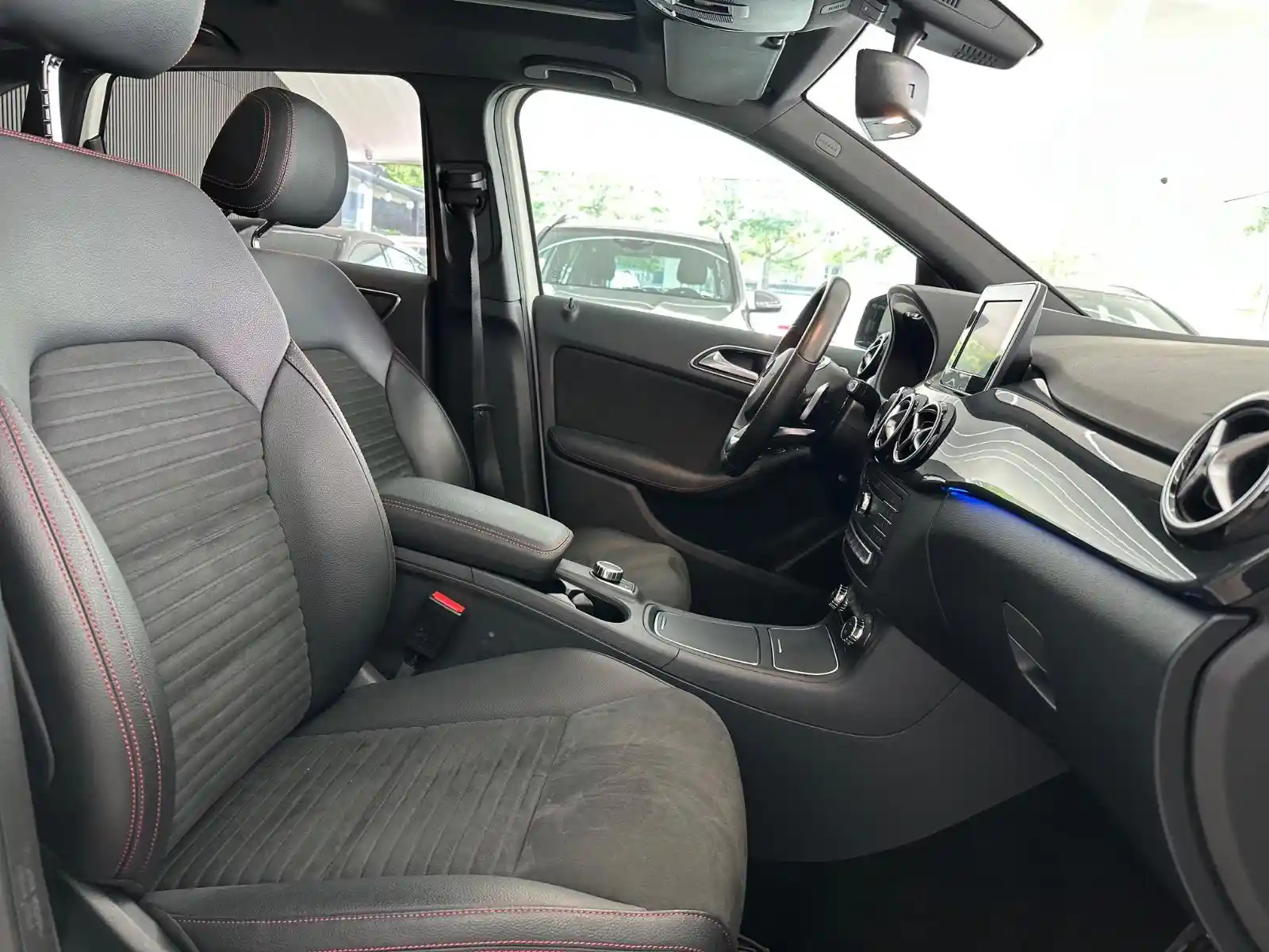 Mercedes-Benz B 200