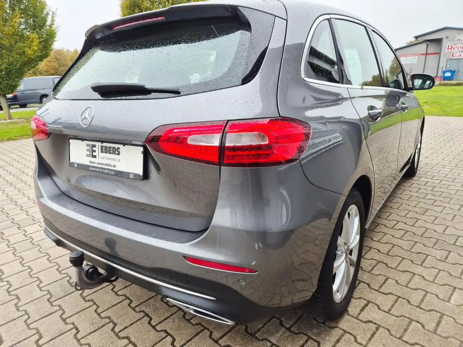 Mercedes-Benz B 180