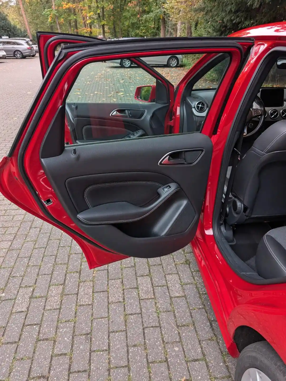 Mercedes-Benz B 180