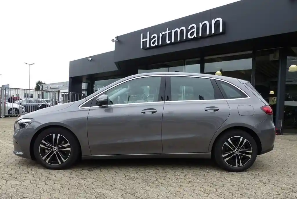 Mercedes-Benz B 180
