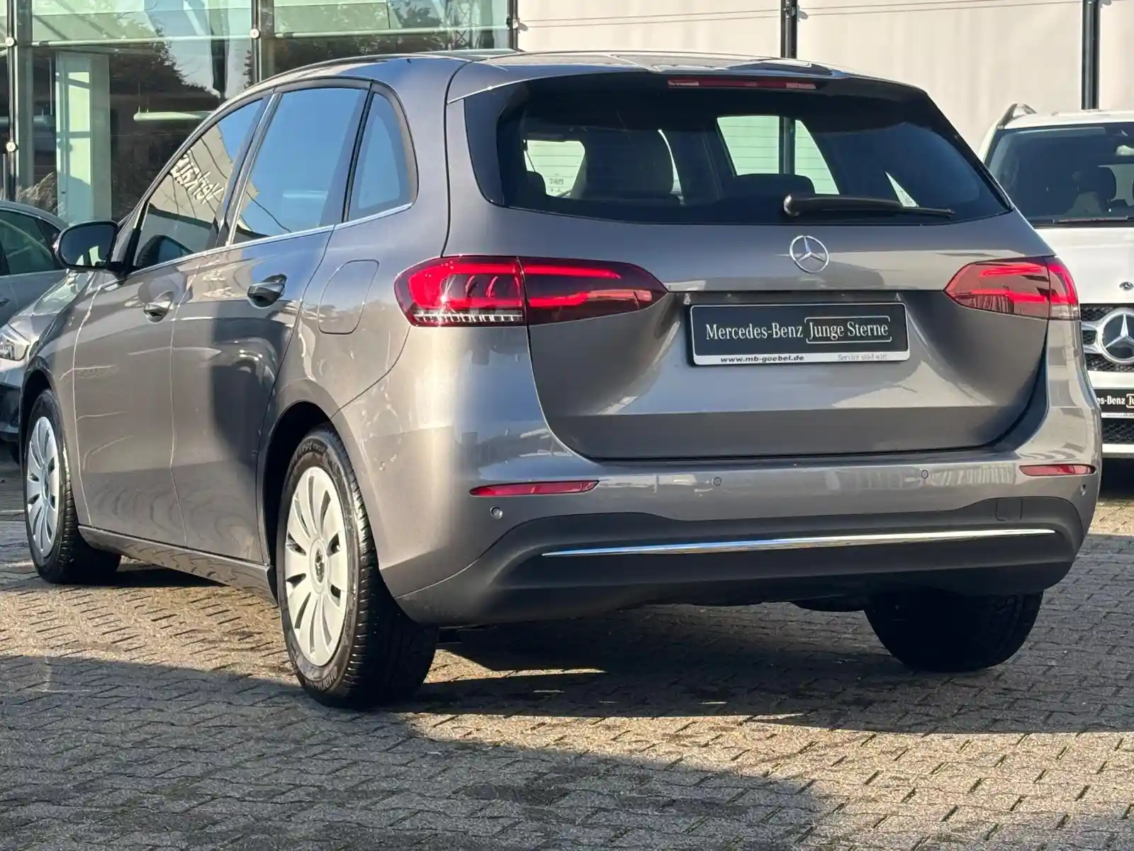 Mercedes-Benz B 180