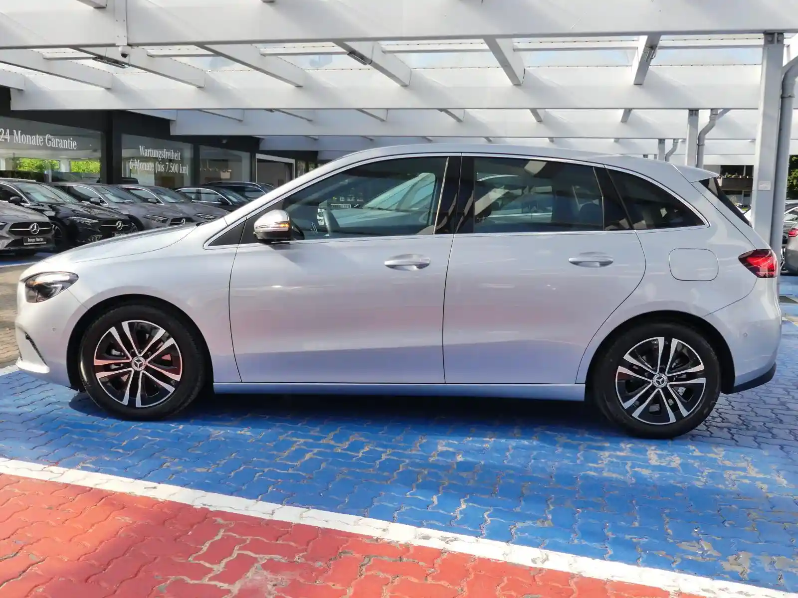 Mercedes-Benz B 180