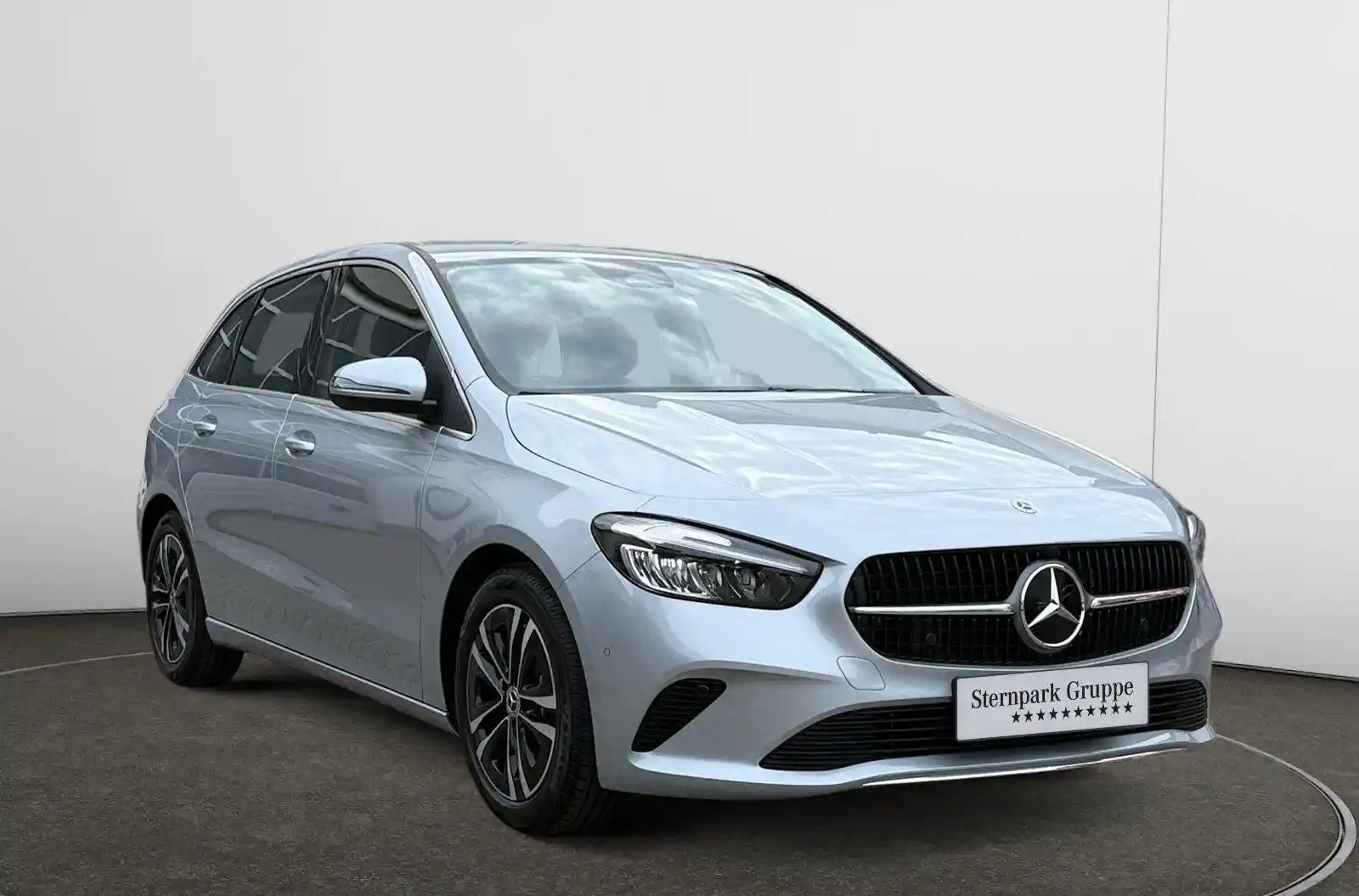 Mercedes-Benz B 180
