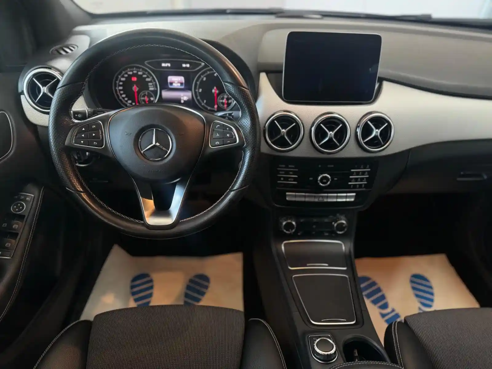 Mercedes-Benz B 200