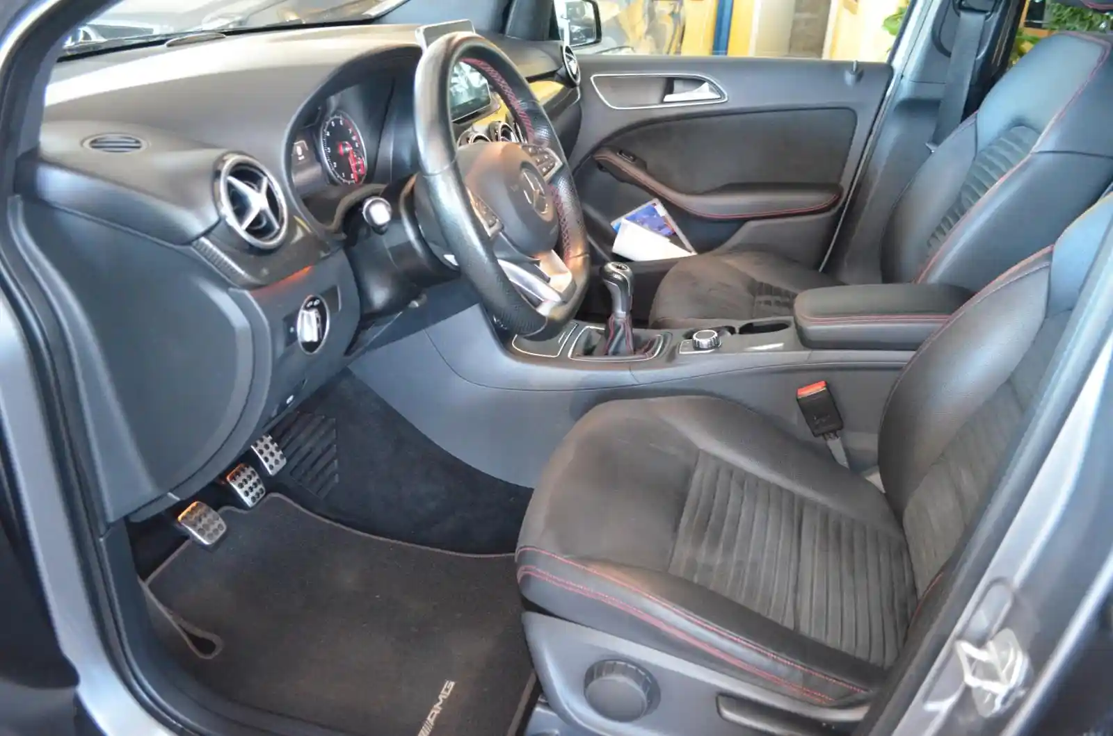 Mercedes-Benz B 200