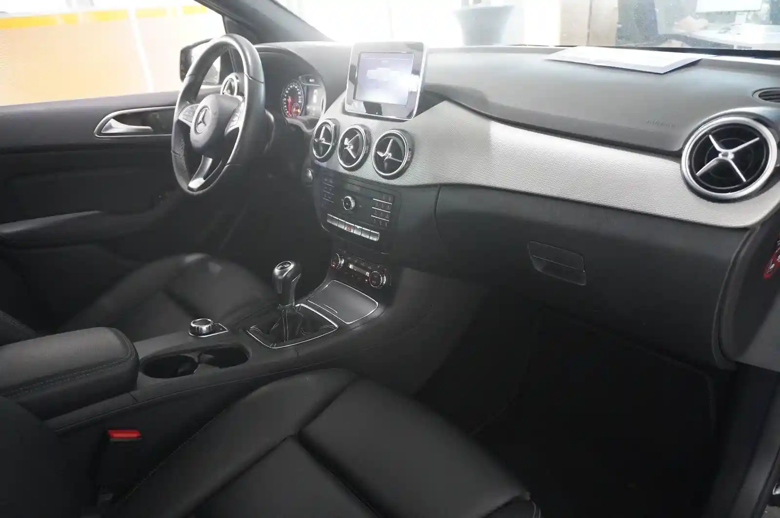 Mercedes-Benz B 200