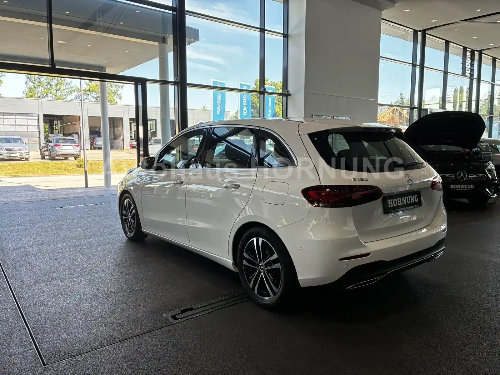 Mercedes-Benz B 180
