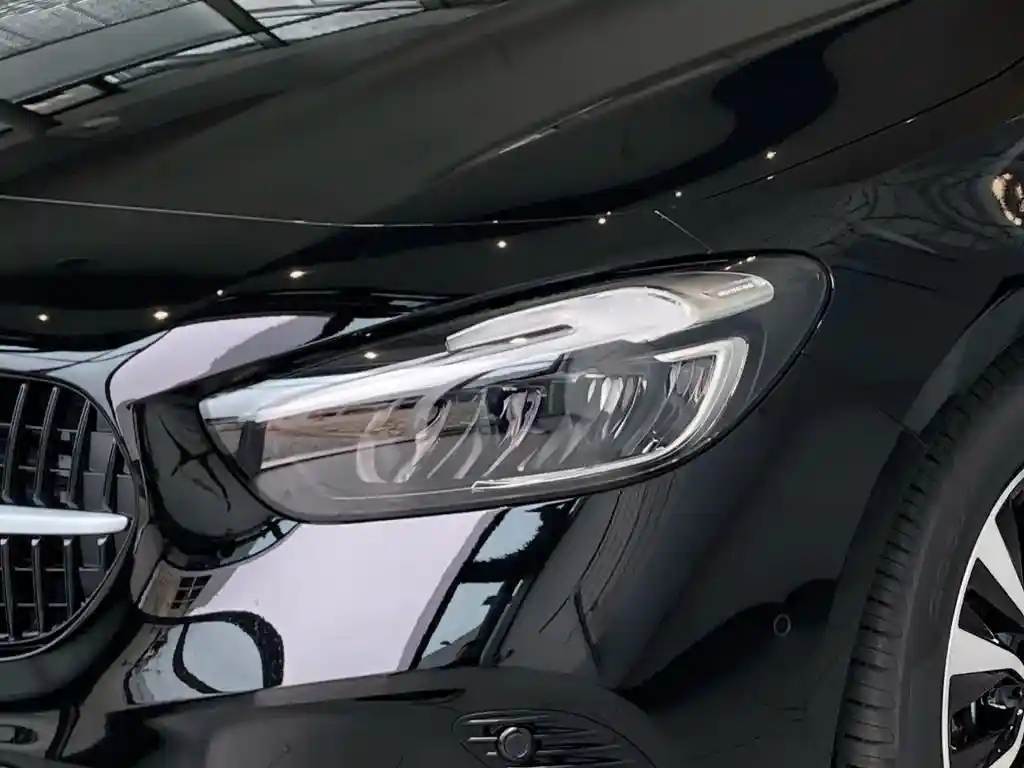 Mercedes-Benz B 180