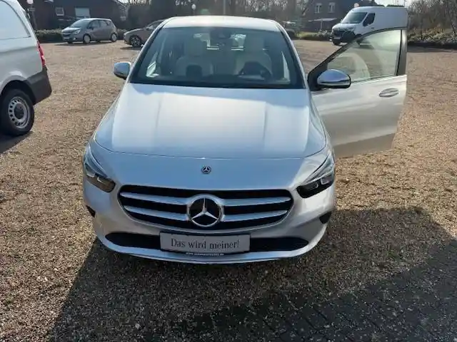 Mercedes-Benz B 180