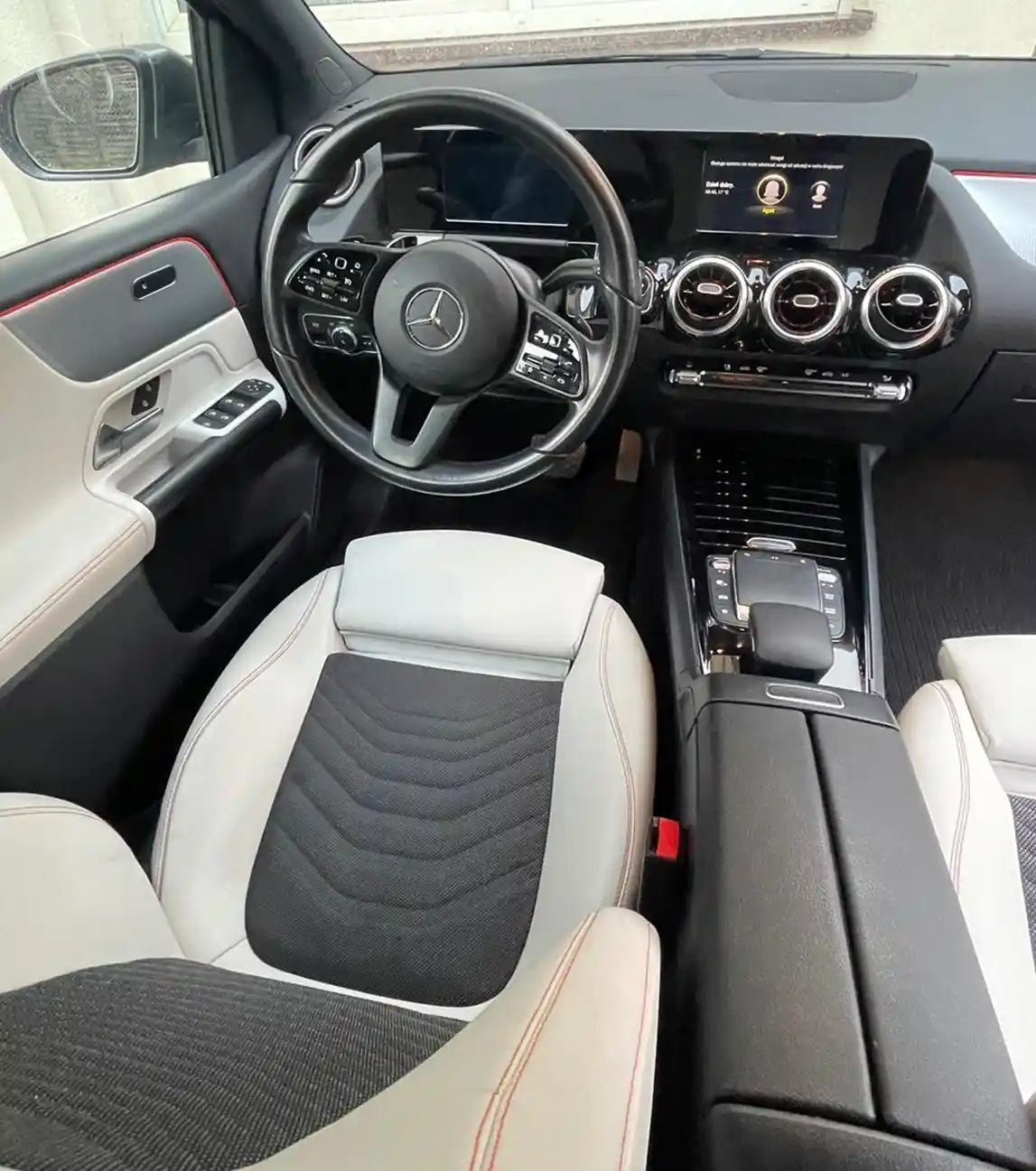 Mercedes-Benz B 180