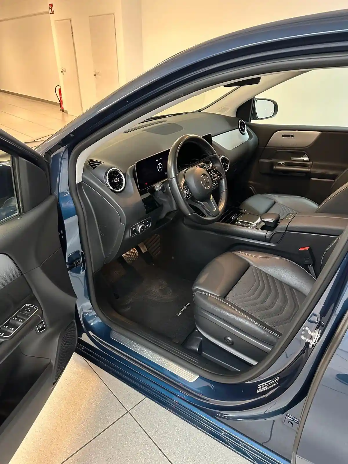 Mercedes-Benz B 180
