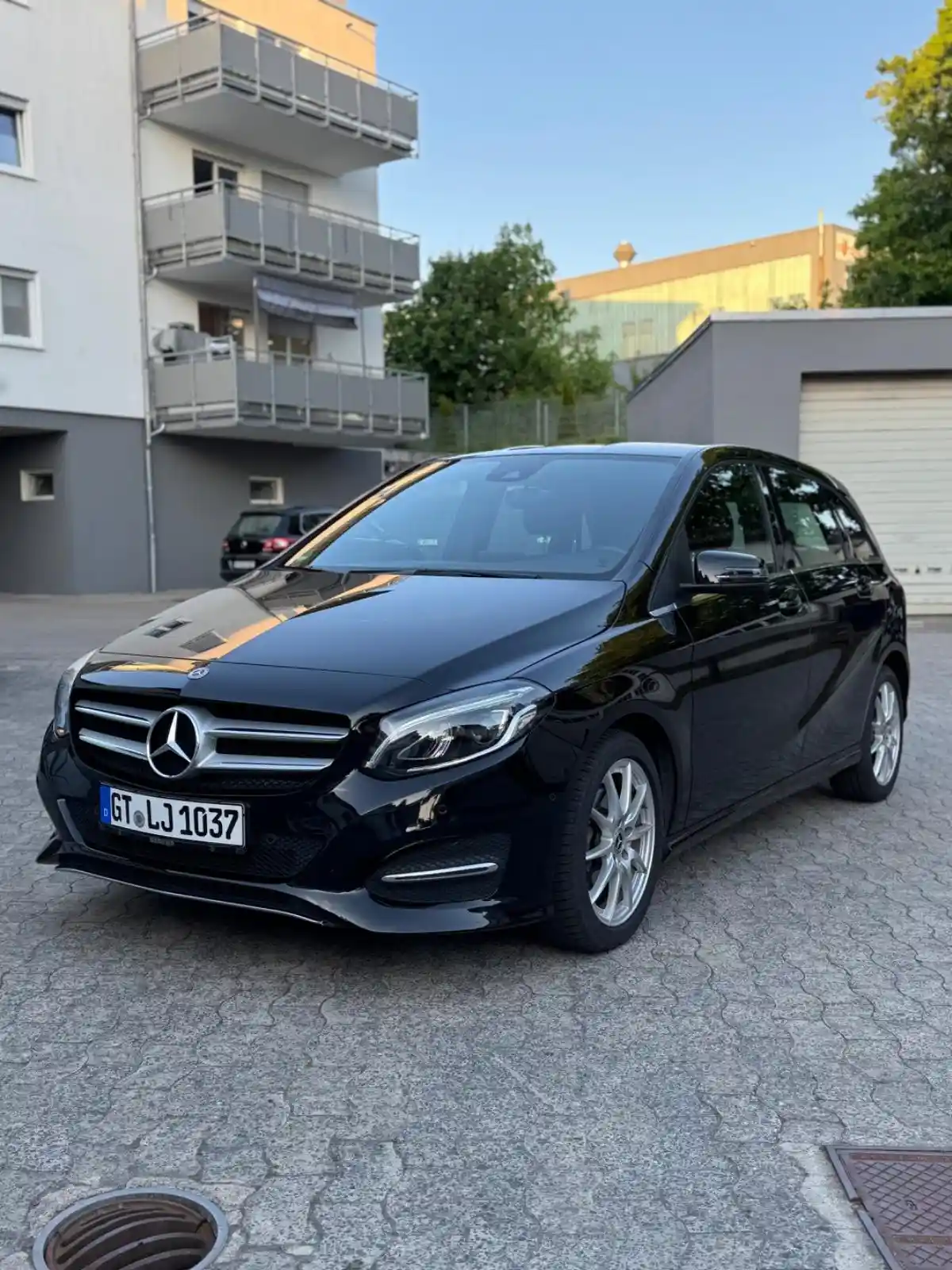 Mercedes-Benz B 180