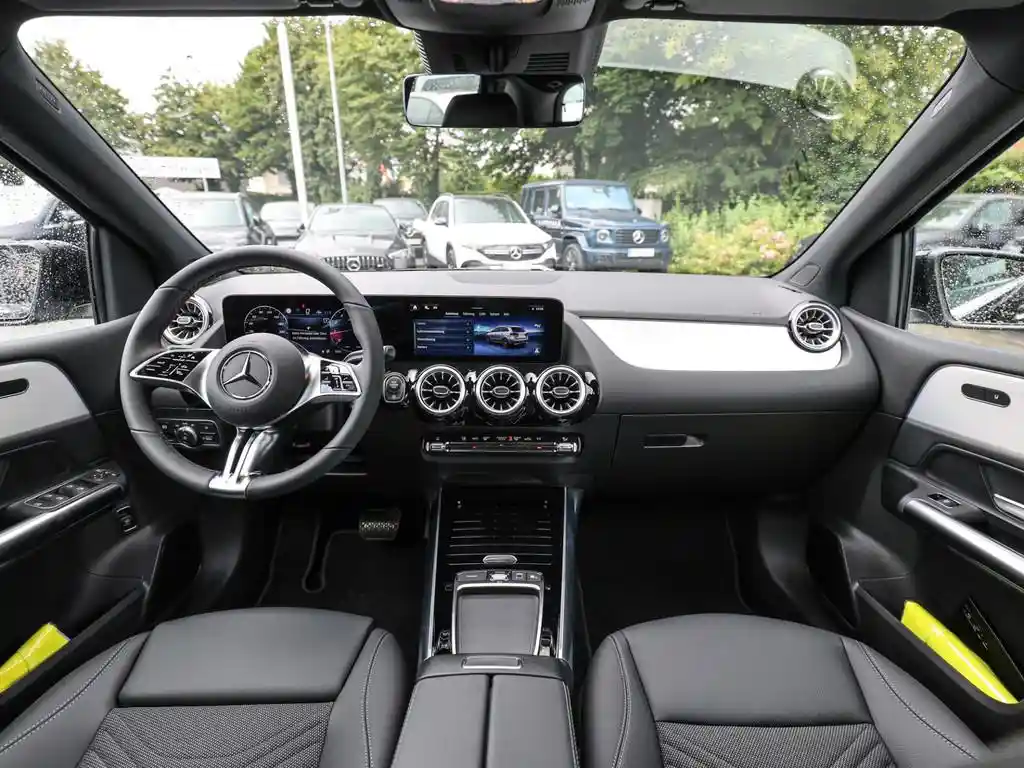 Mercedes-Benz B 180