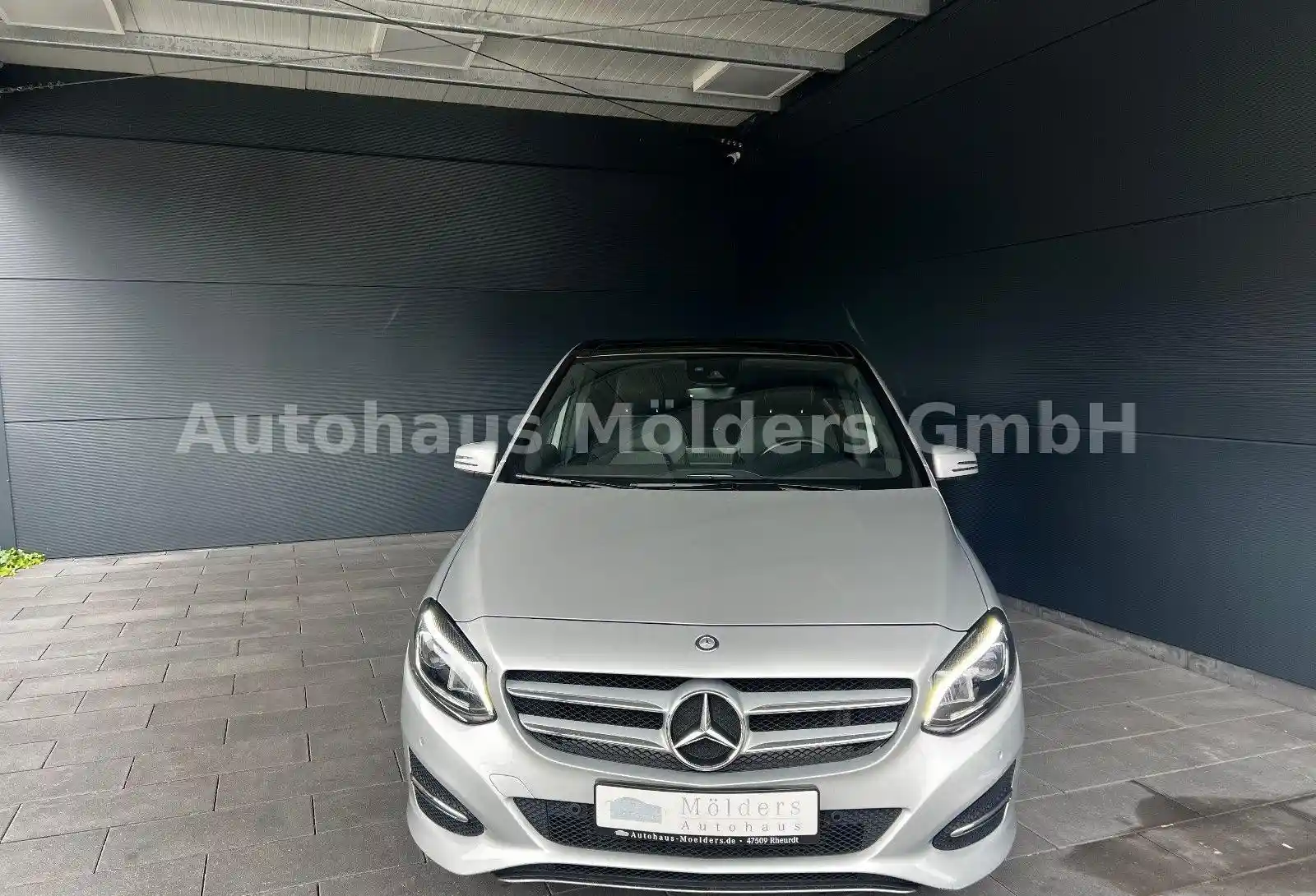 Mercedes-Benz B 220
