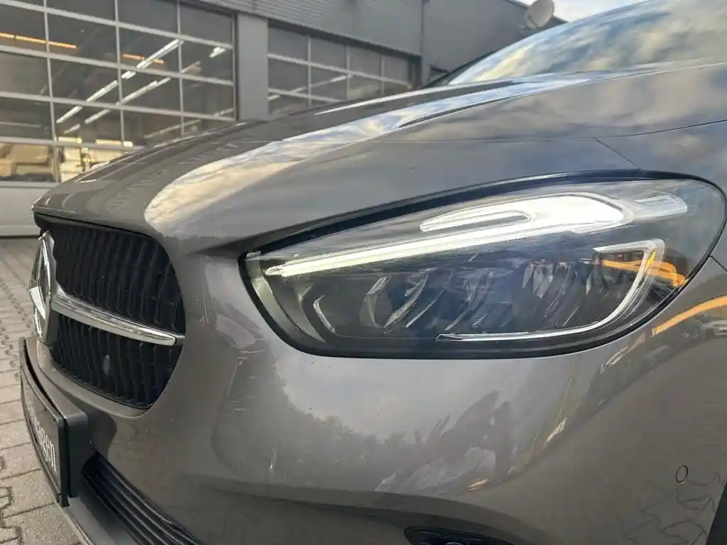 Mercedes-Benz B 200