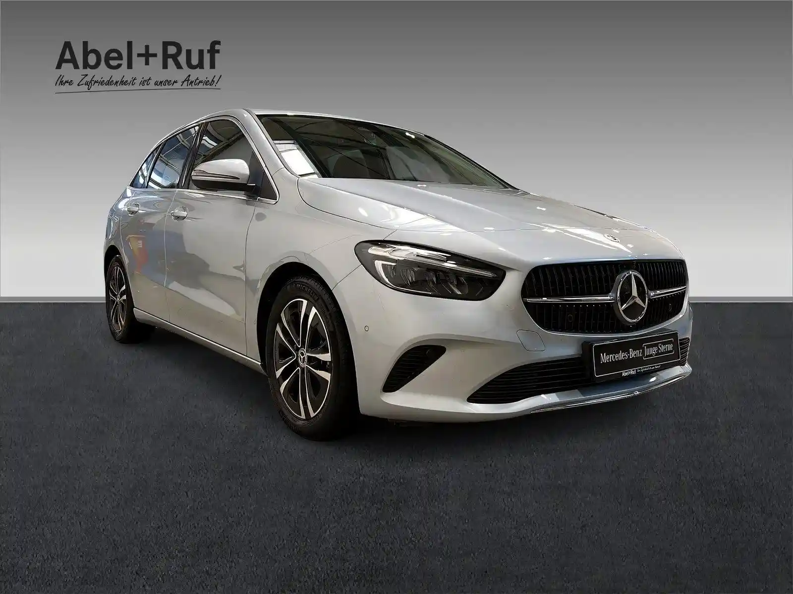Mercedes-Benz B 180