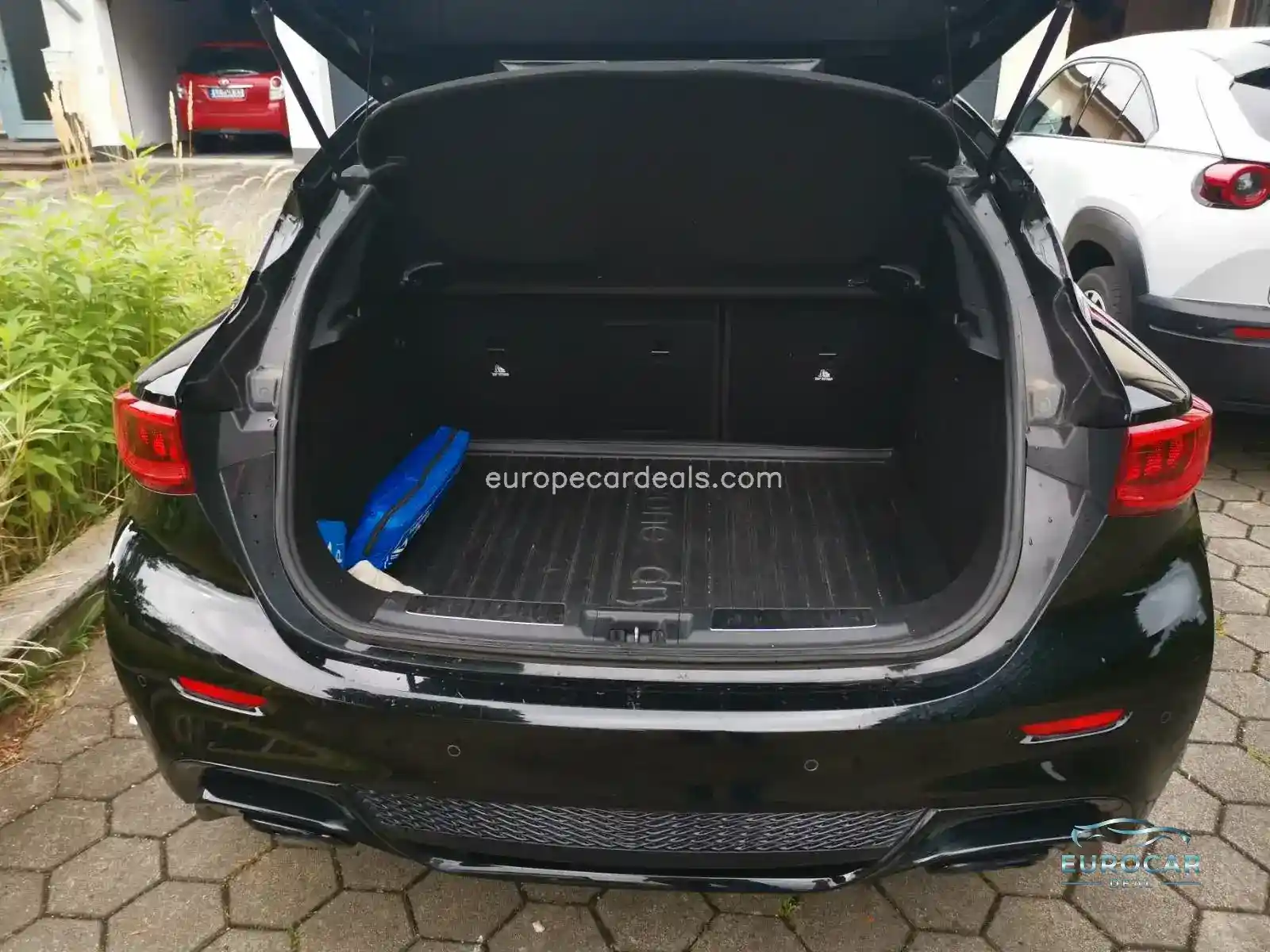 Infiniti Q30