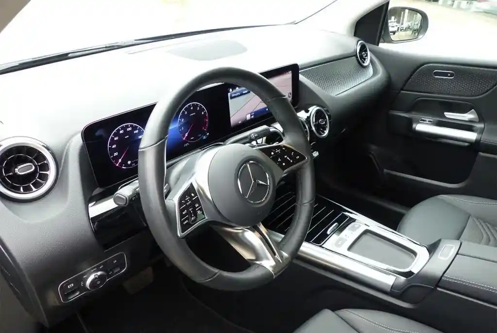Mercedes-Benz B 180