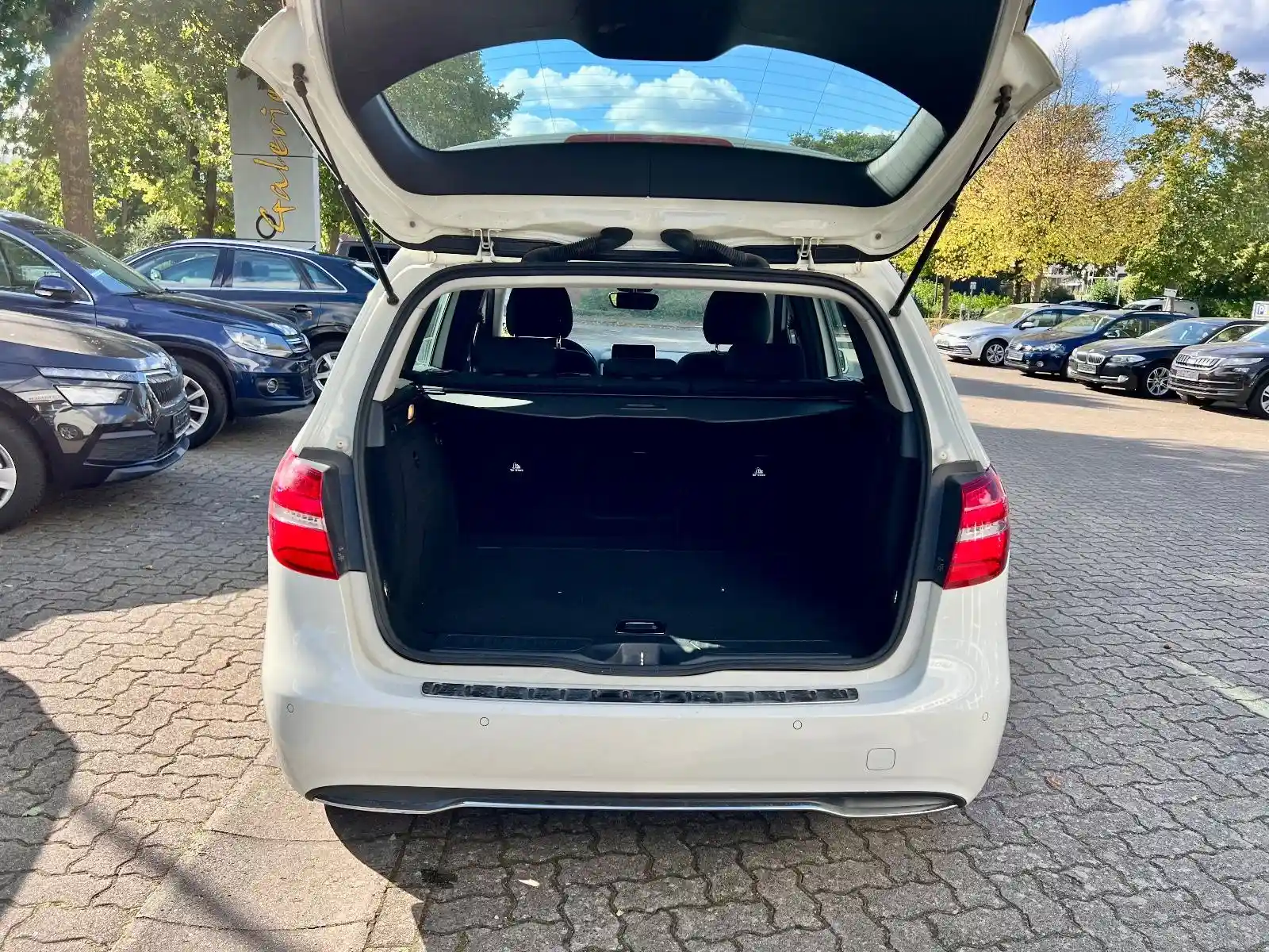 Mercedes-Benz B 180