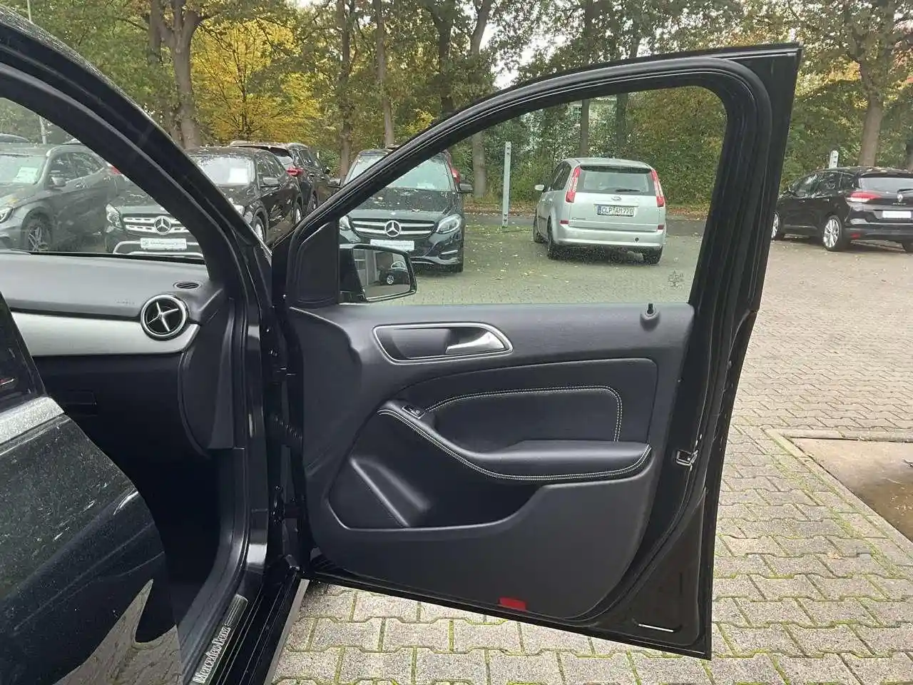 Mercedes-Benz B 200