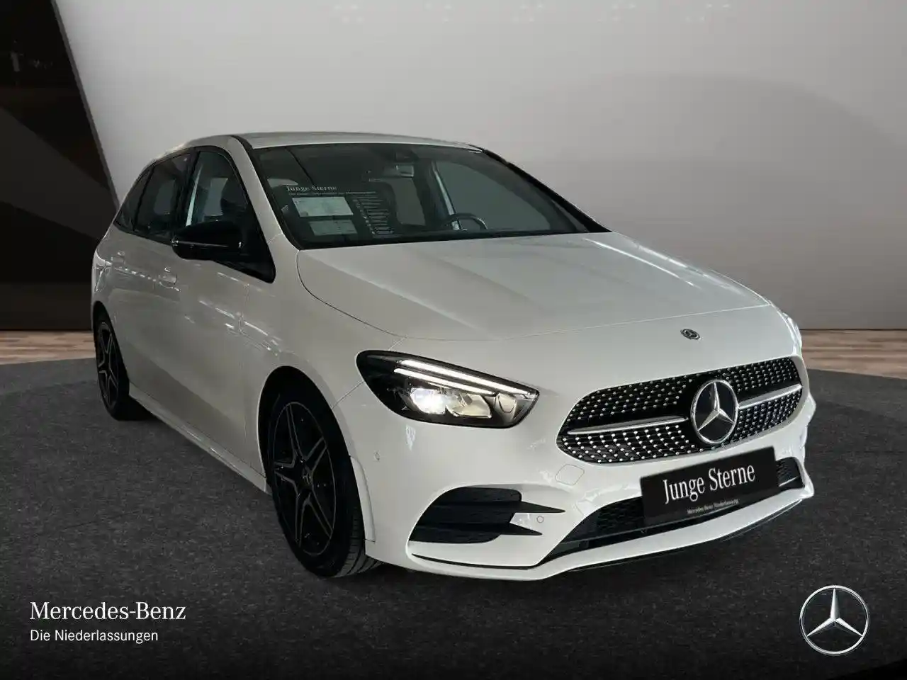 Mercedes-Benz B 180