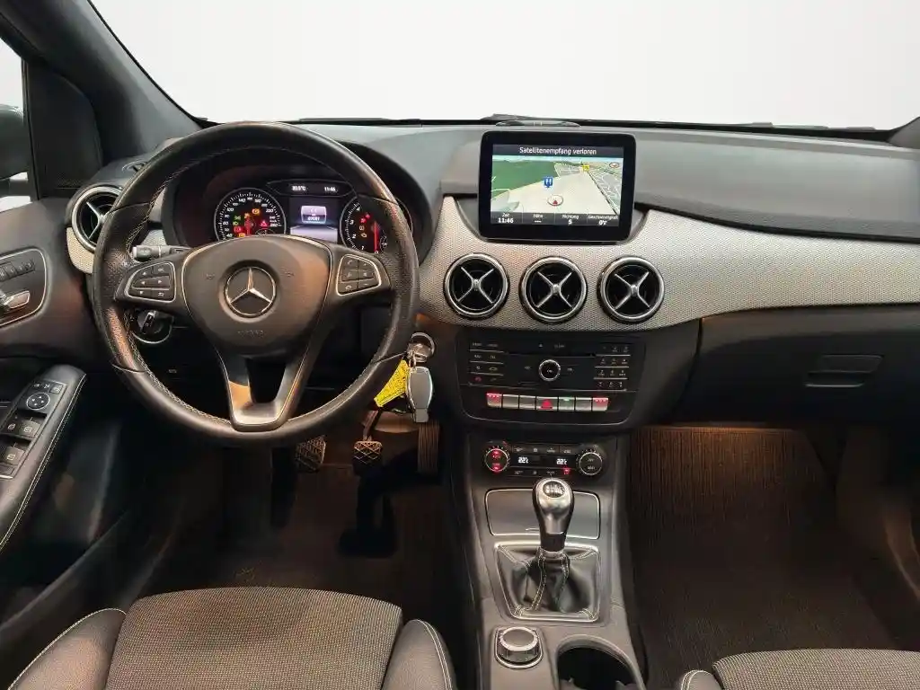 Mercedes-Benz B 180