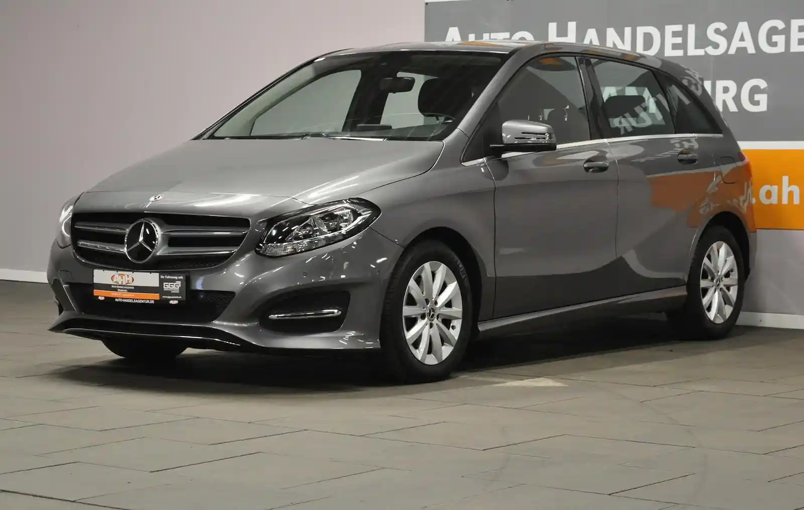 Mercedes-Benz B 180