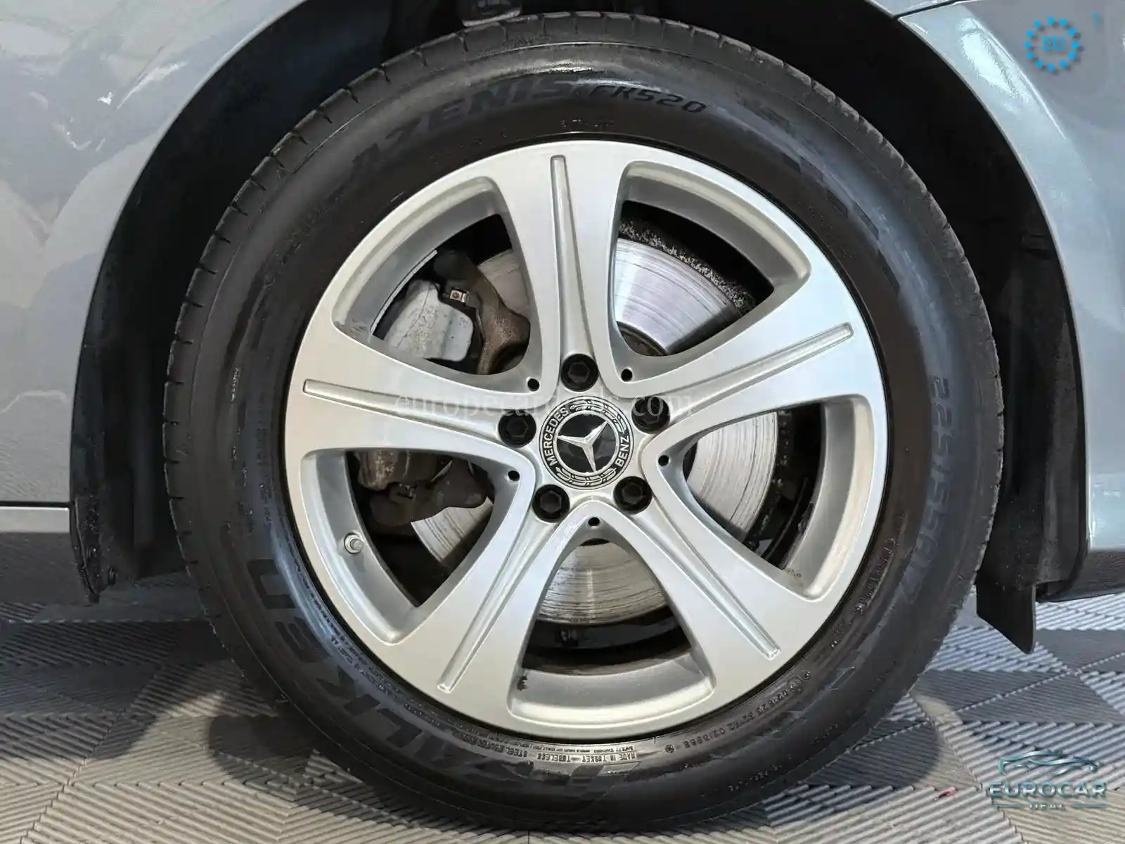 Mercedes-Benz E 200