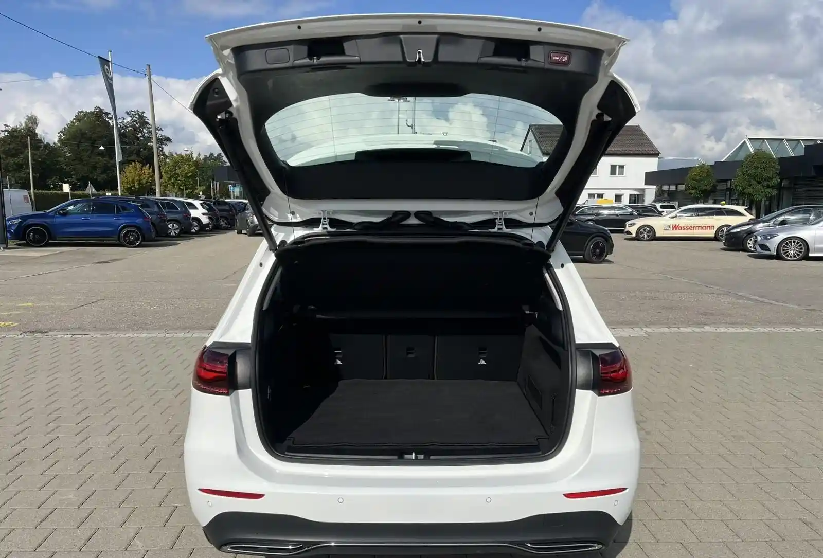 Mercedes-Benz B 180