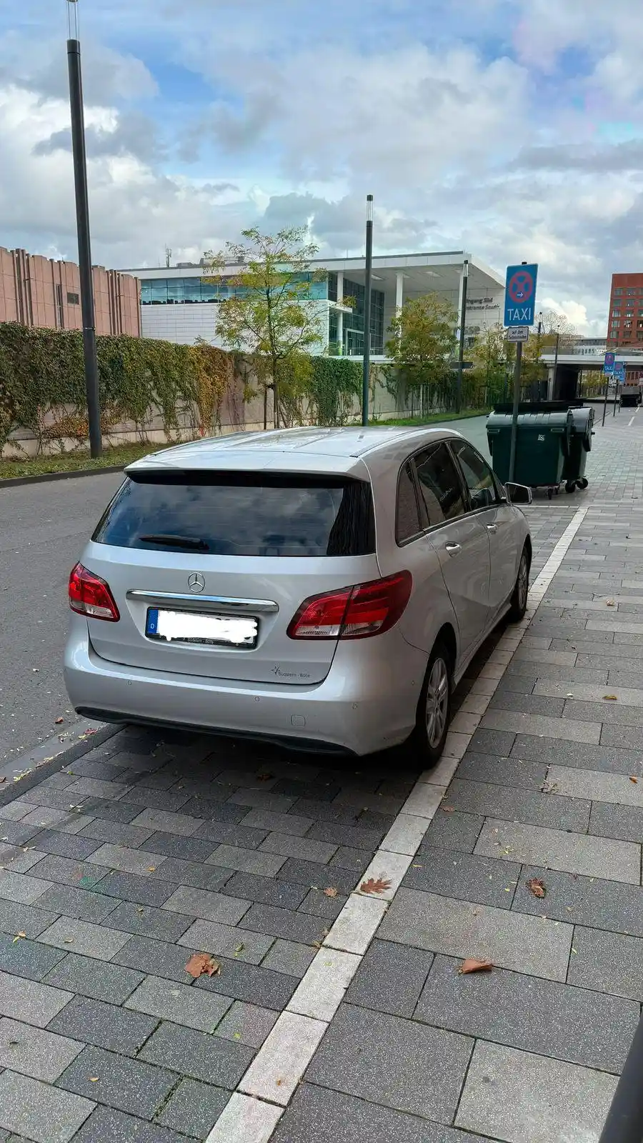 Mercedes-Benz B 180