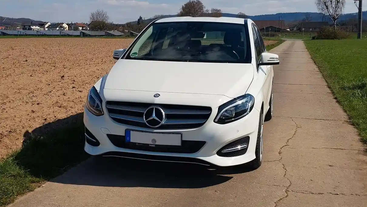 Mercedes-Benz B 180