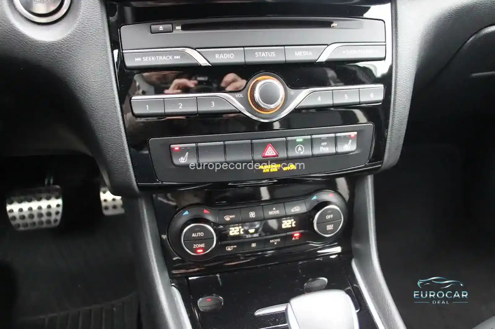Infiniti Q30