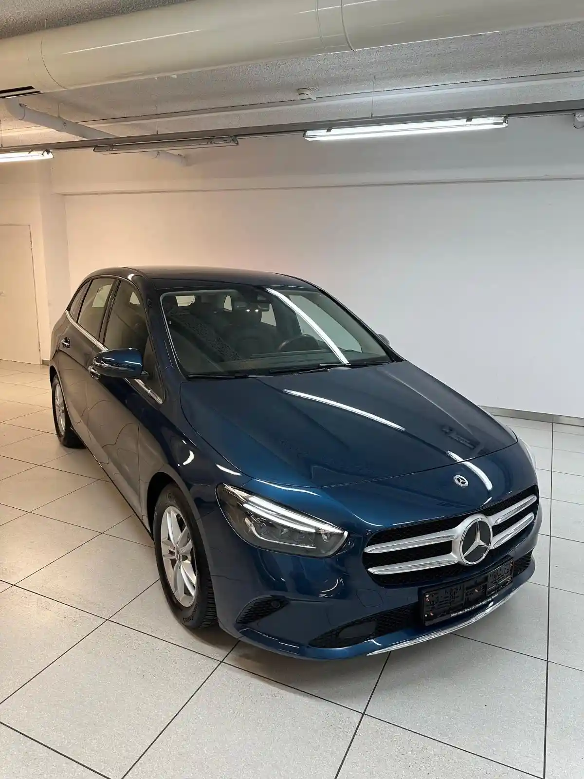 Mercedes-Benz B 180