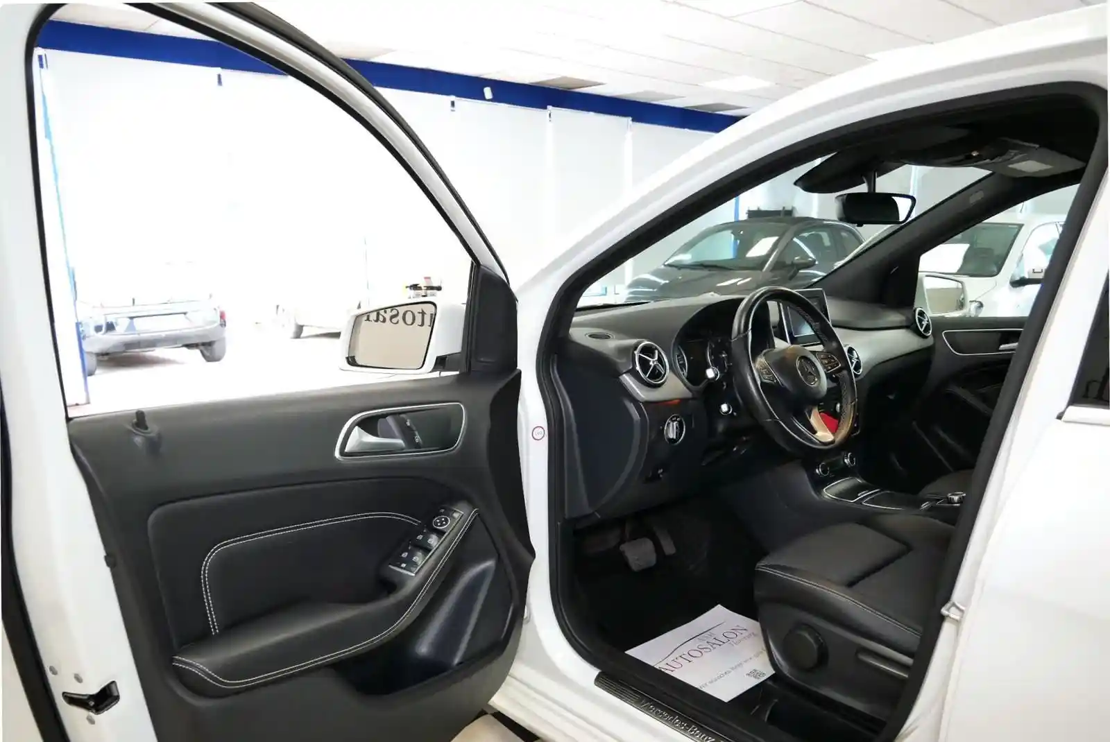 Mercedes-Benz B 180