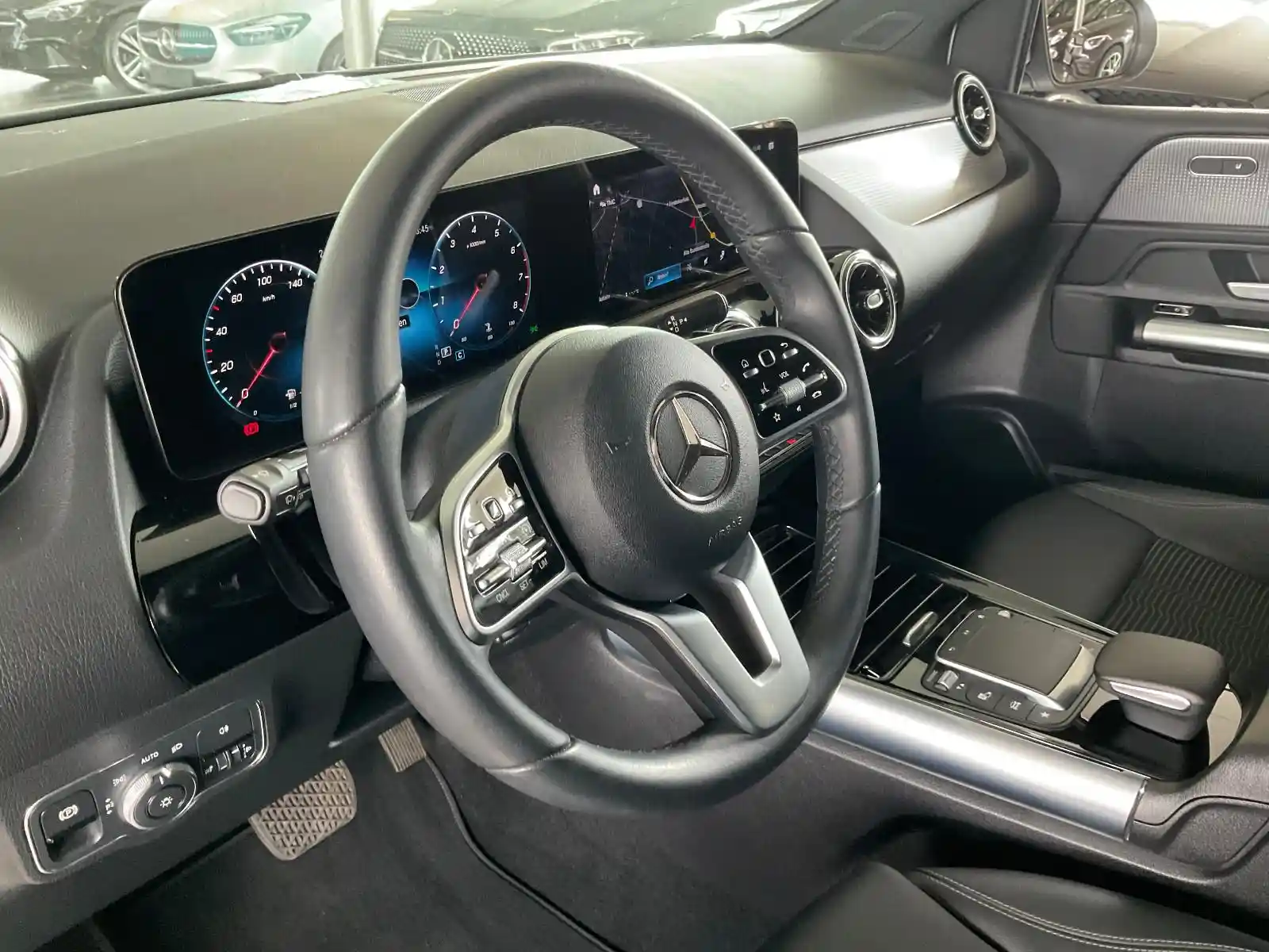Mercedes-Benz B 180