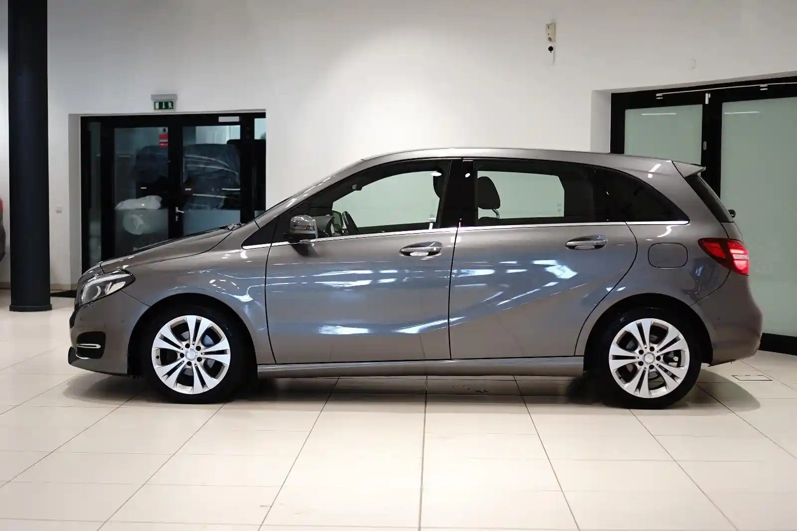 Mercedes-Benz B 180