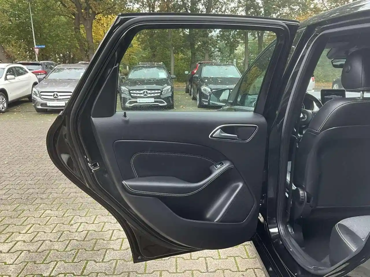 Mercedes-Benz B 200
