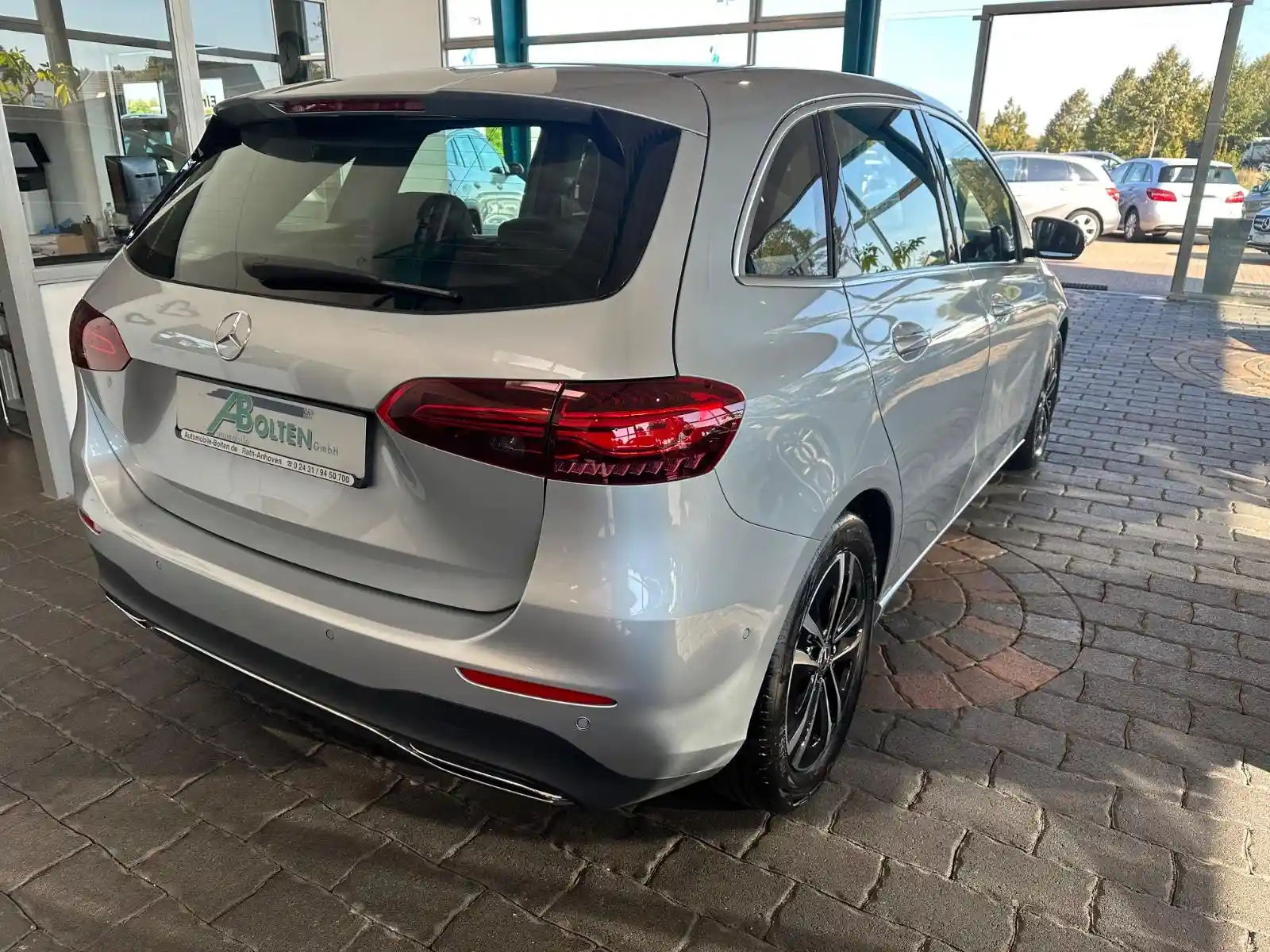 Mercedes-Benz B 180