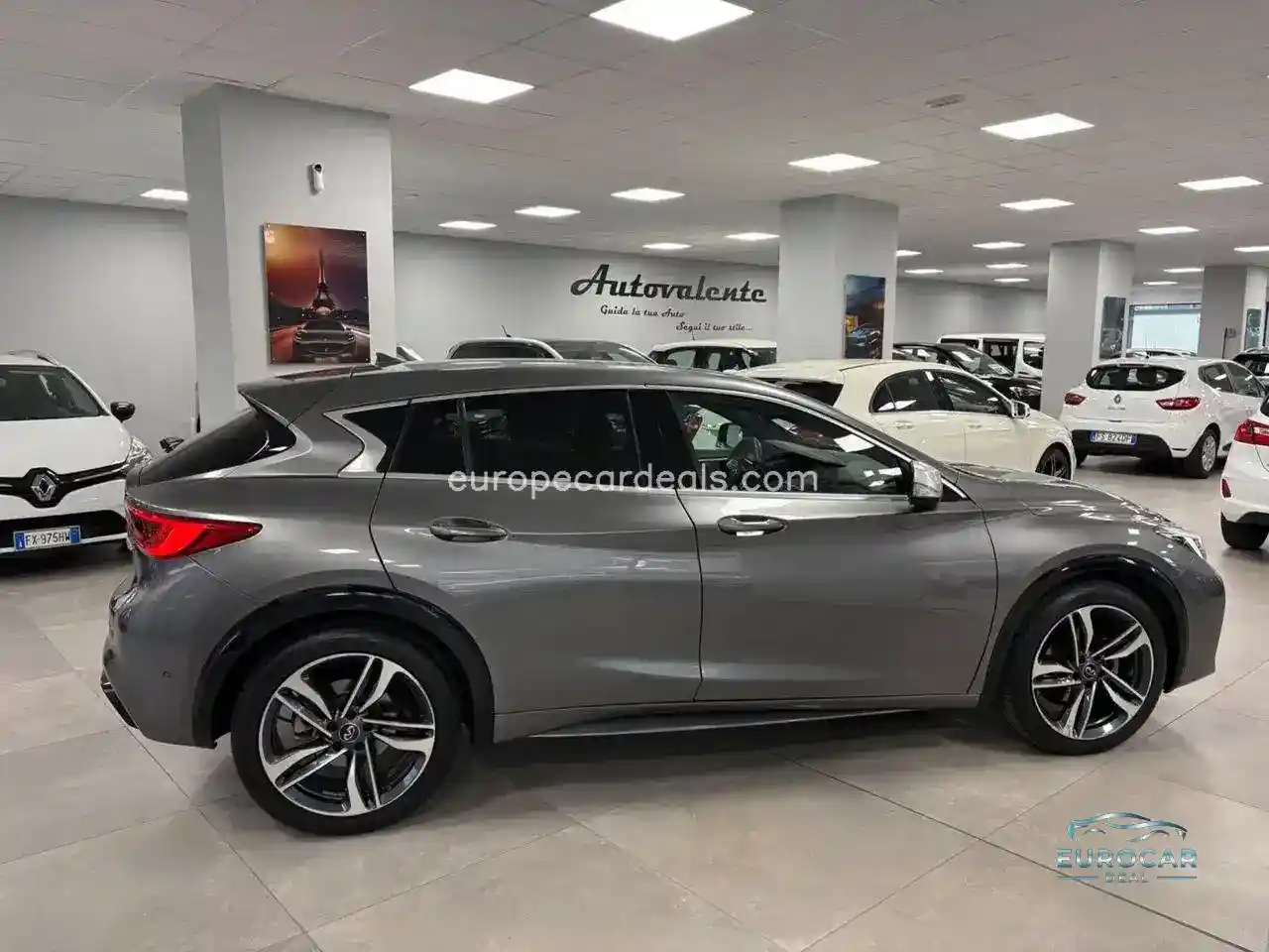 Infiniti Q30