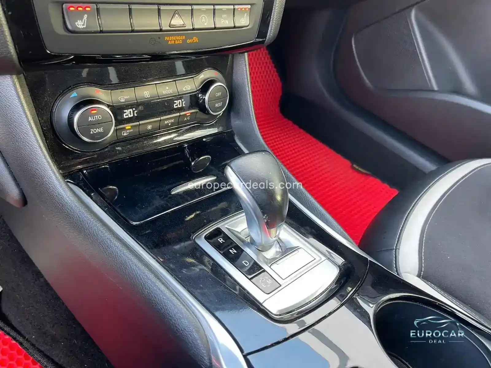Infiniti Q30